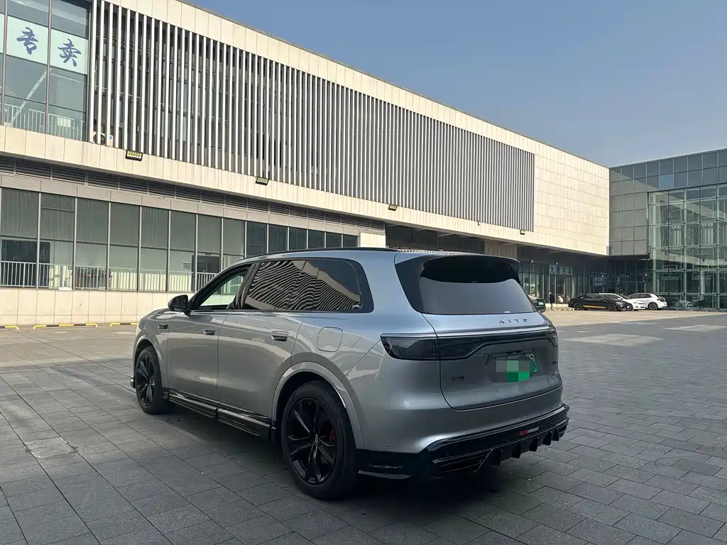 AITO ASK THE WORLD M8