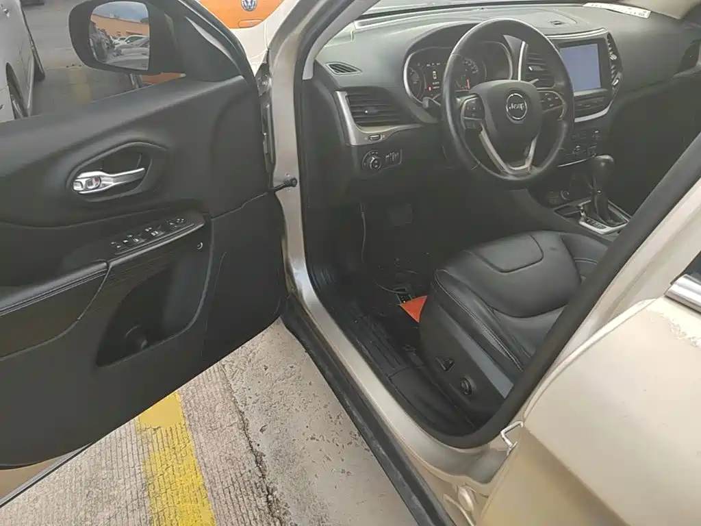 Jeep Cherokee — миниатюра 16