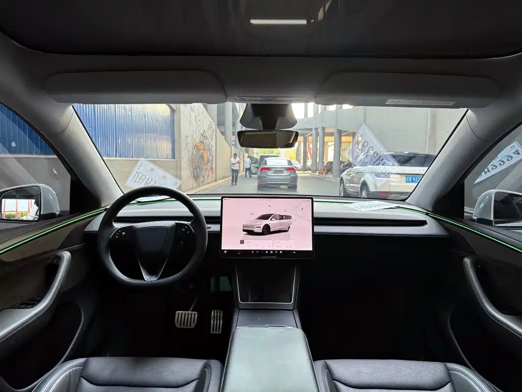 Tesla Model Y — миниатюра 11