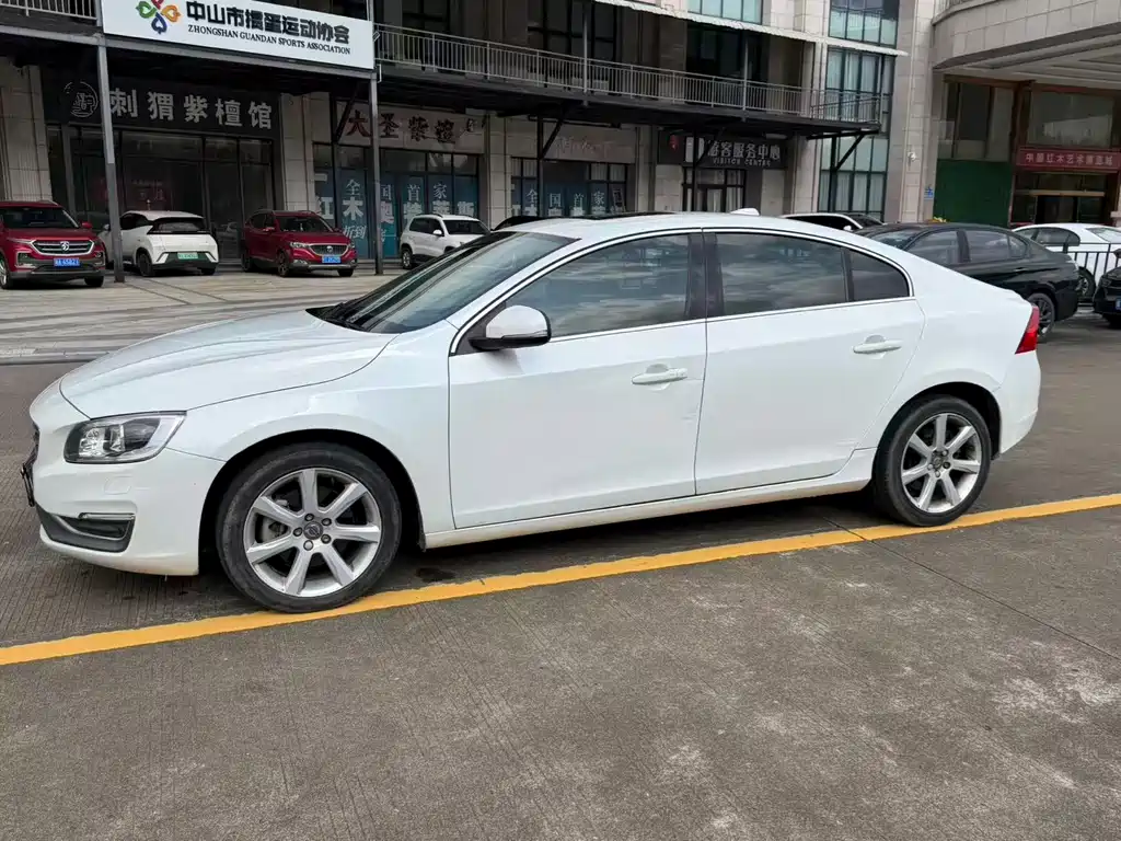 Volvo S60 — миниатюра 3