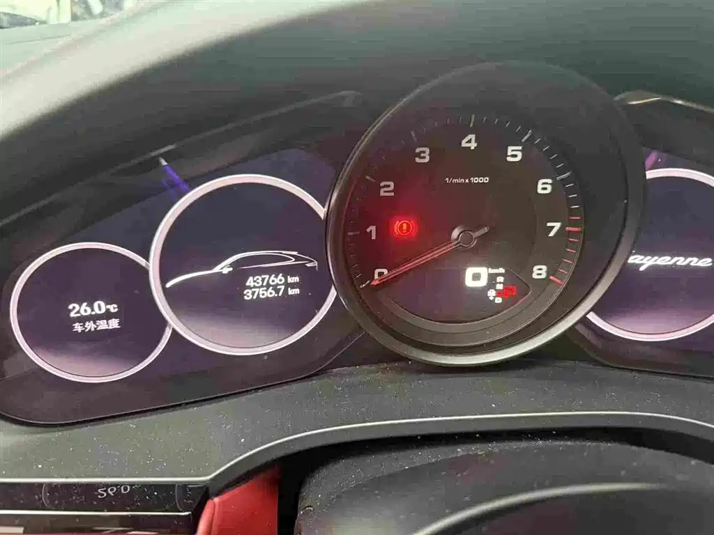 Porsche Cayenne — миниатюра 7