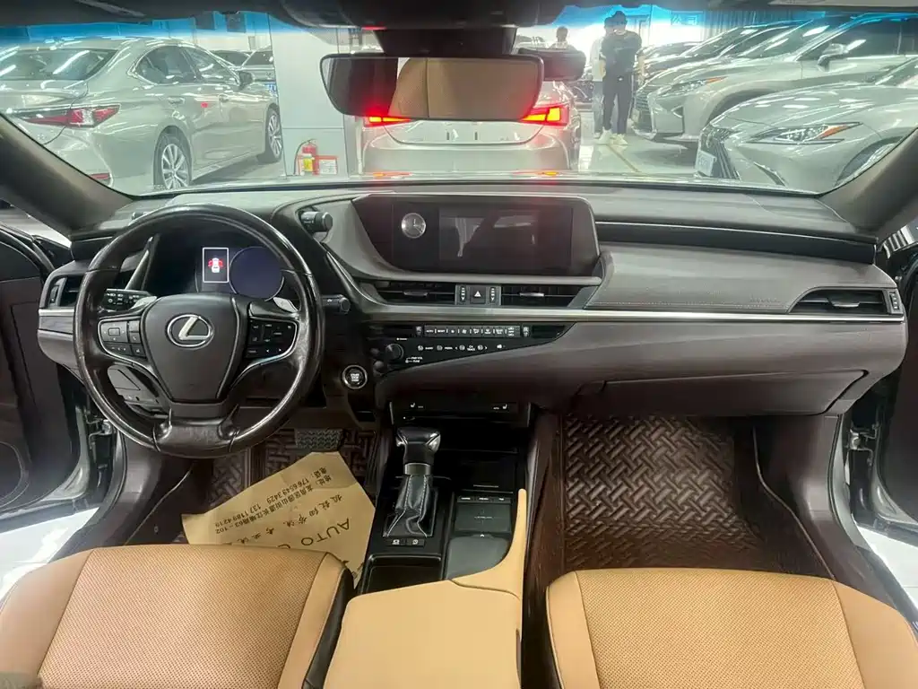 Lexus ES — миниатюра 5
