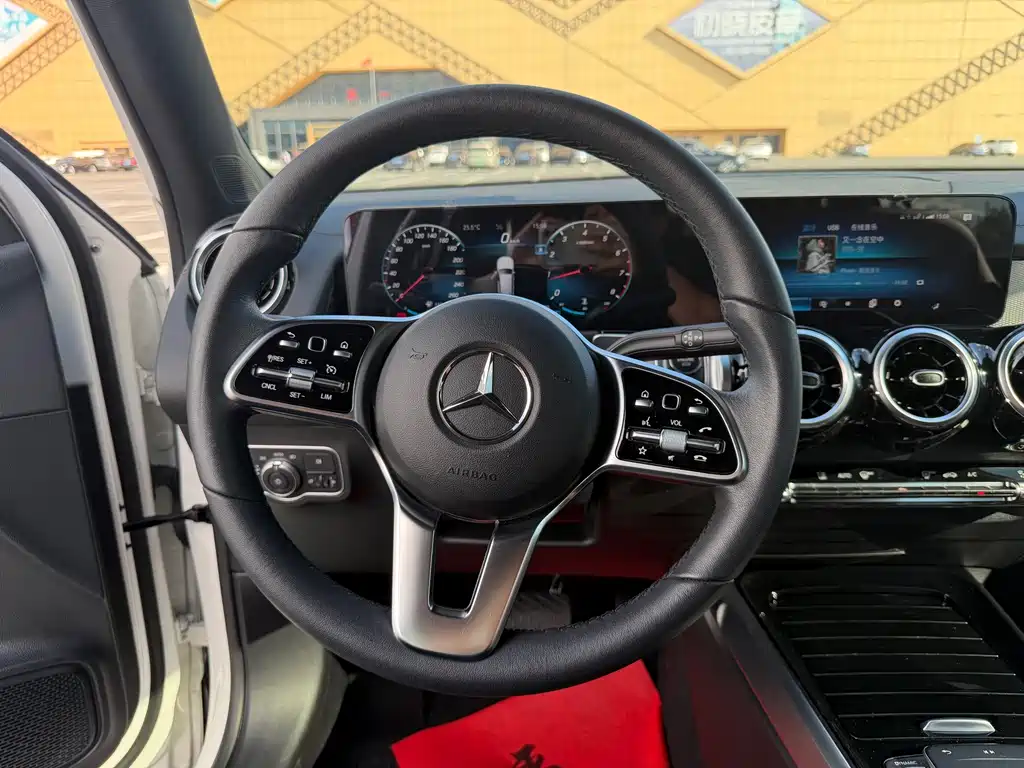 Mercedes-Benz GLB — миниатюра 26