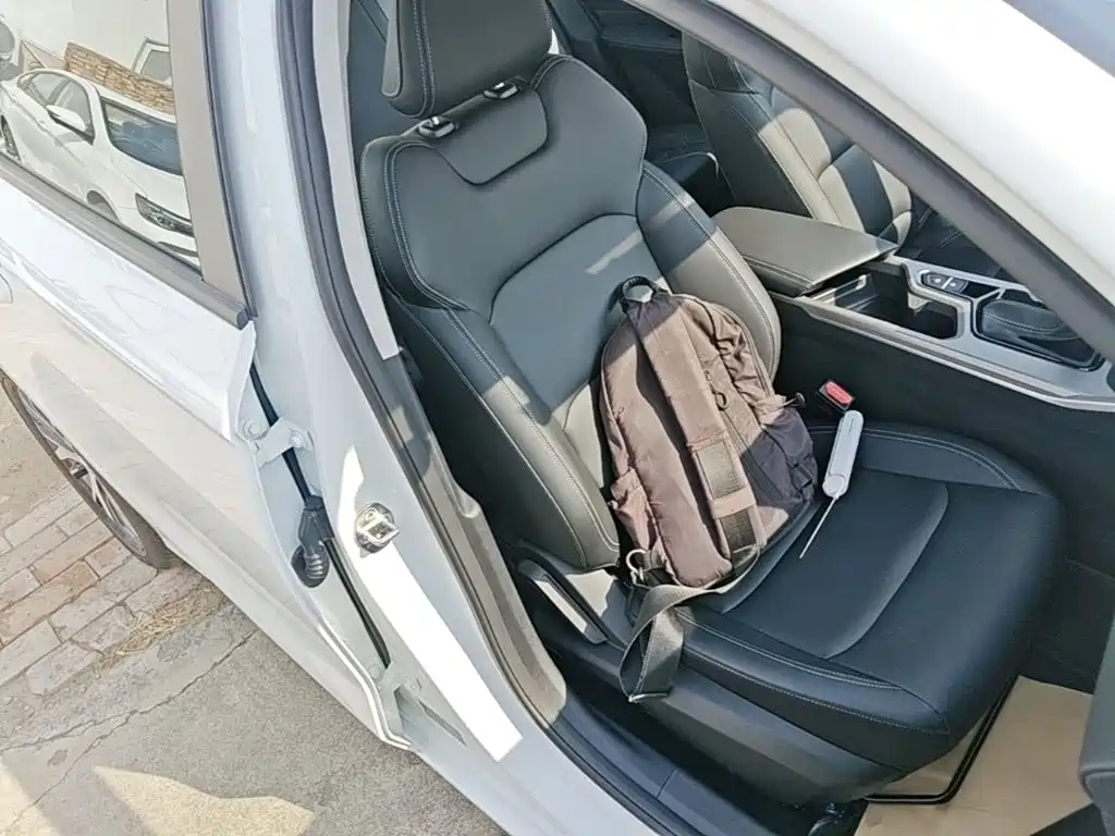 Geely Emgrand — миниатюра 25