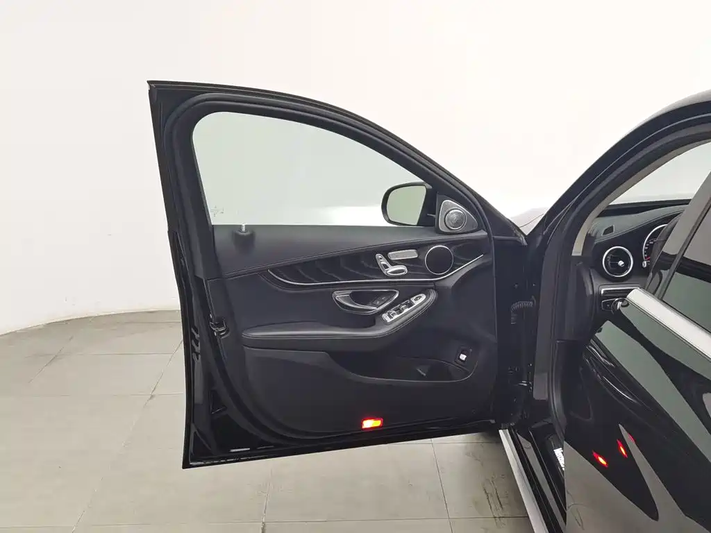 Mercedes-Benz C-Class — миниатюра 8