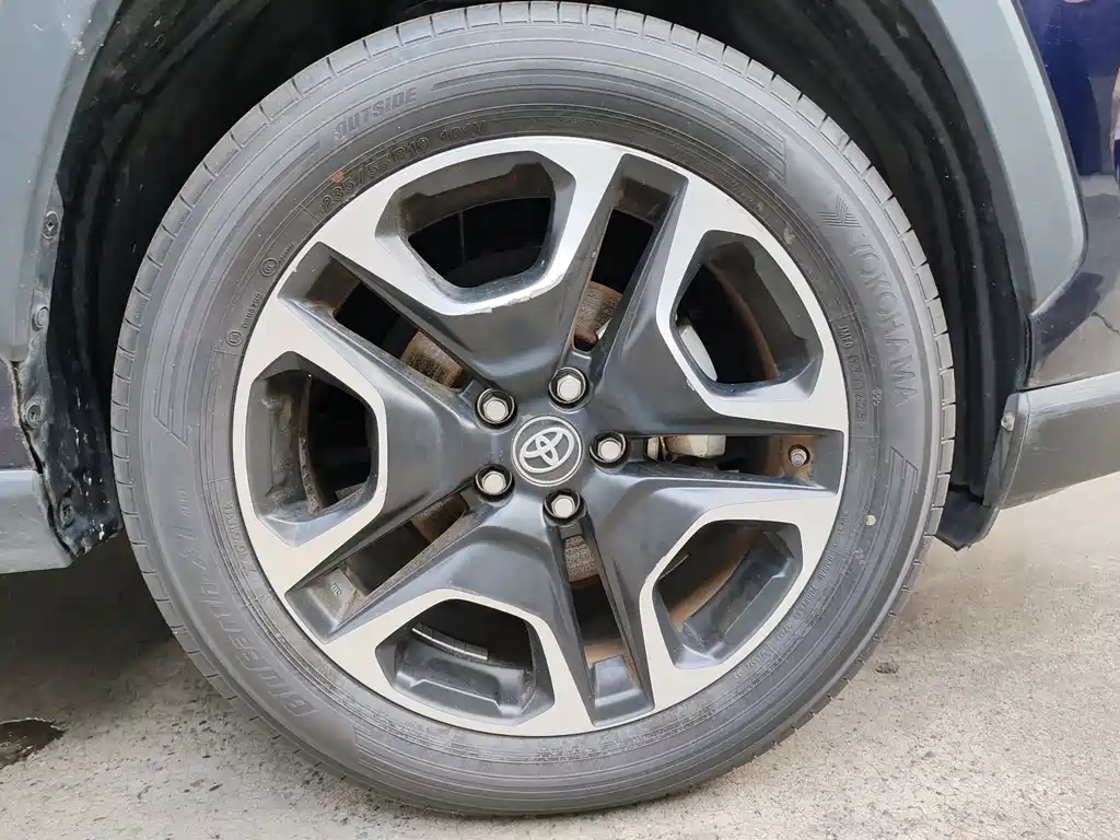 Toyota RAV4 — миниатюра 4