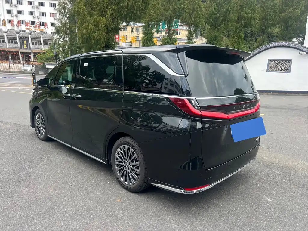 Lexus LM — миниатюра 7
