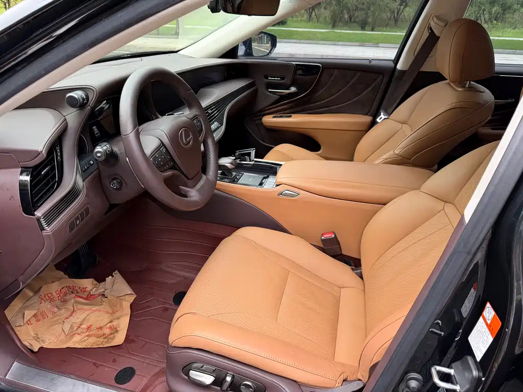 Lexus LS — миниатюра 4