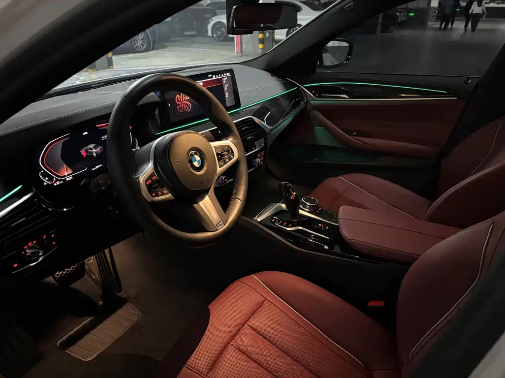 BMW 5 Series — миниатюра 7
