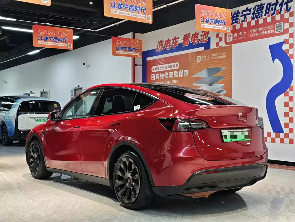 Tesla Model Y — миниатюра 9