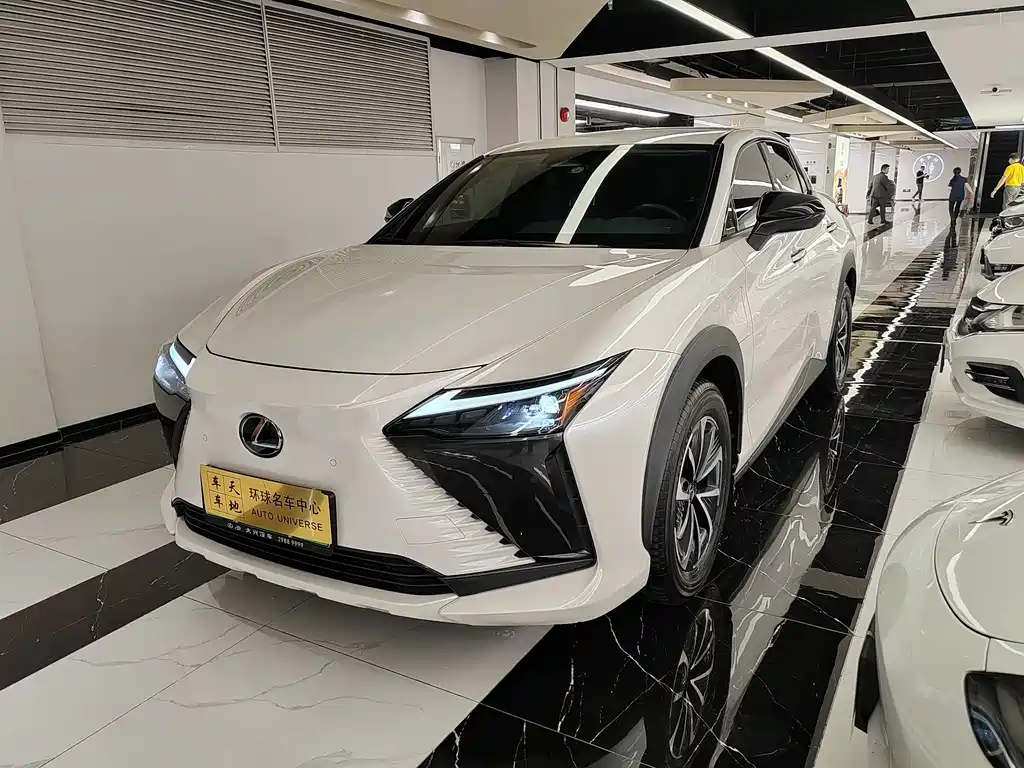 Lexus RZ 2023
