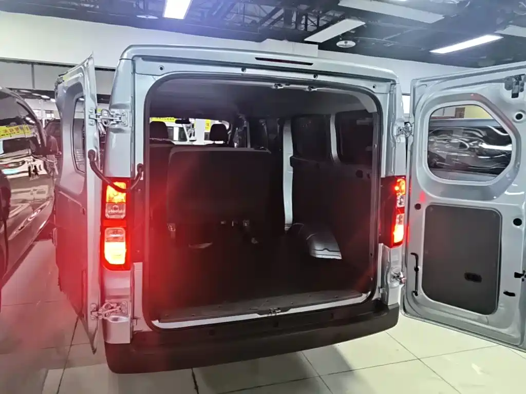 Wuling Yangguang — миниатюра 19