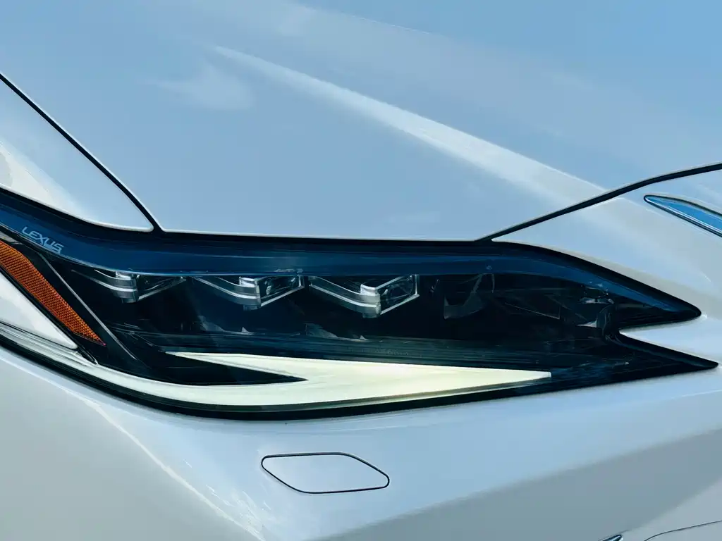 Lexus ES — миниатюра 7