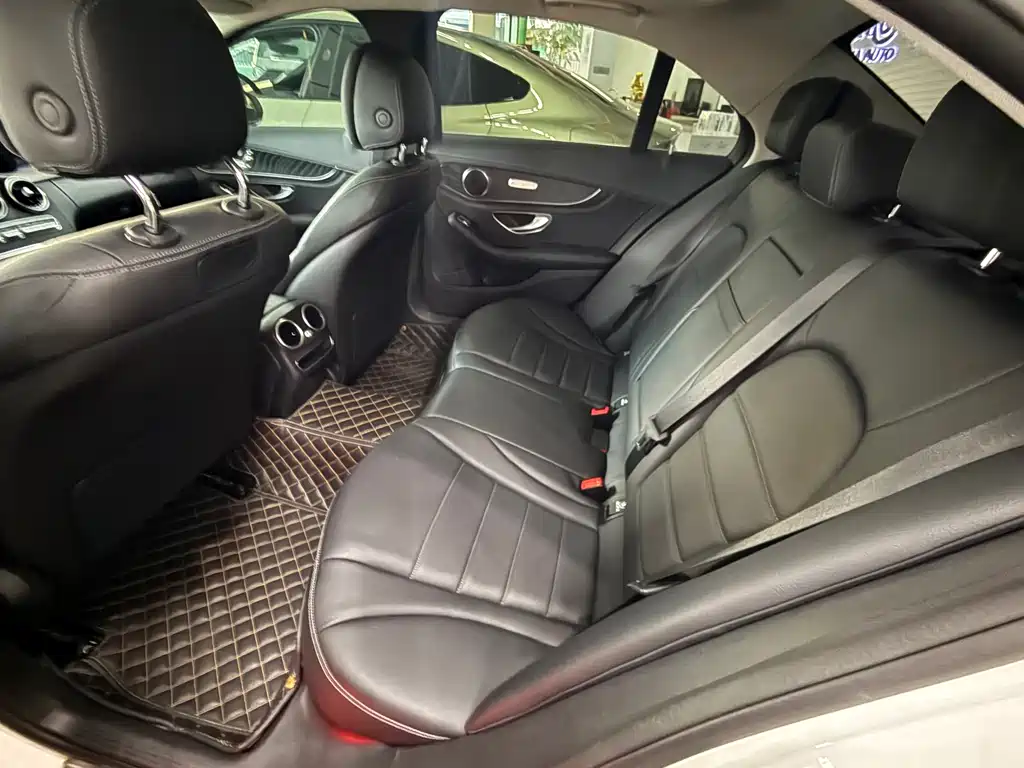 Mercedes-Benz C-Class — миниатюра 6