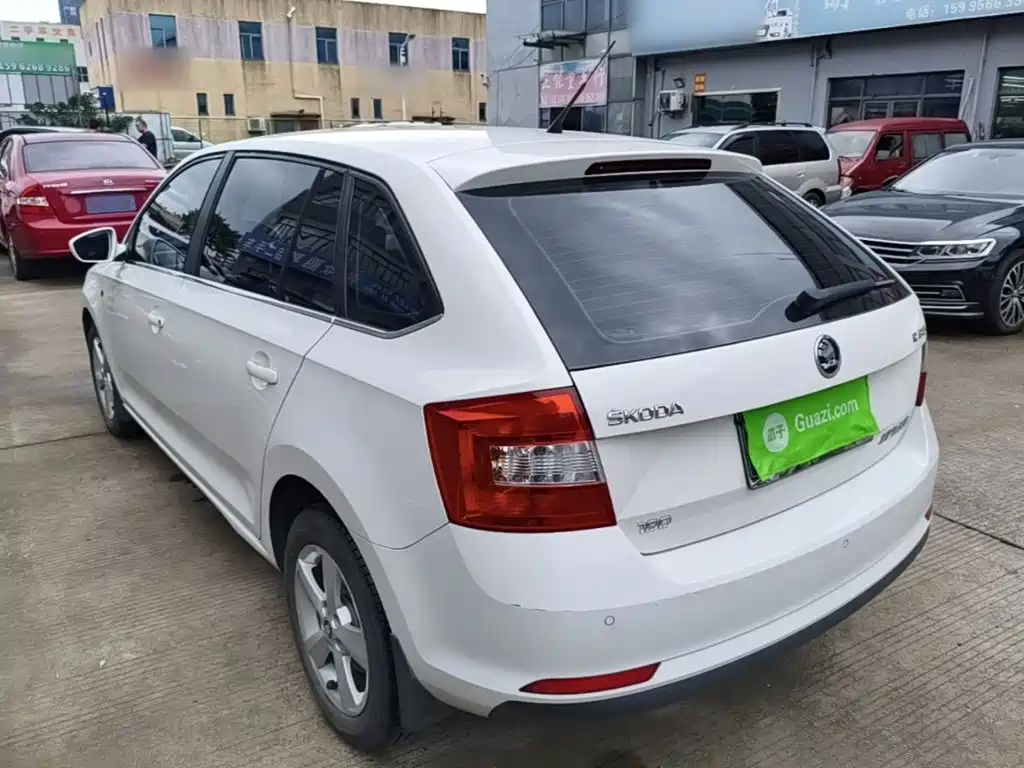 Skoda Rapid Spaceback — миниатюра 5