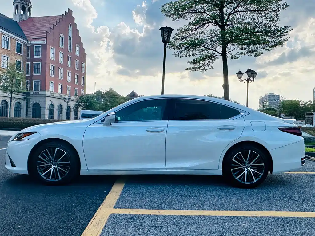 Lexus ES — миниатюра 8