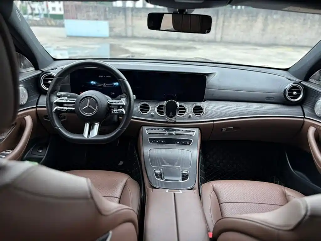 Mercedes-Benz E-Class — миниатюра 9