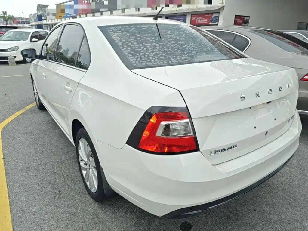 Skoda Rapid — миниатюра 5