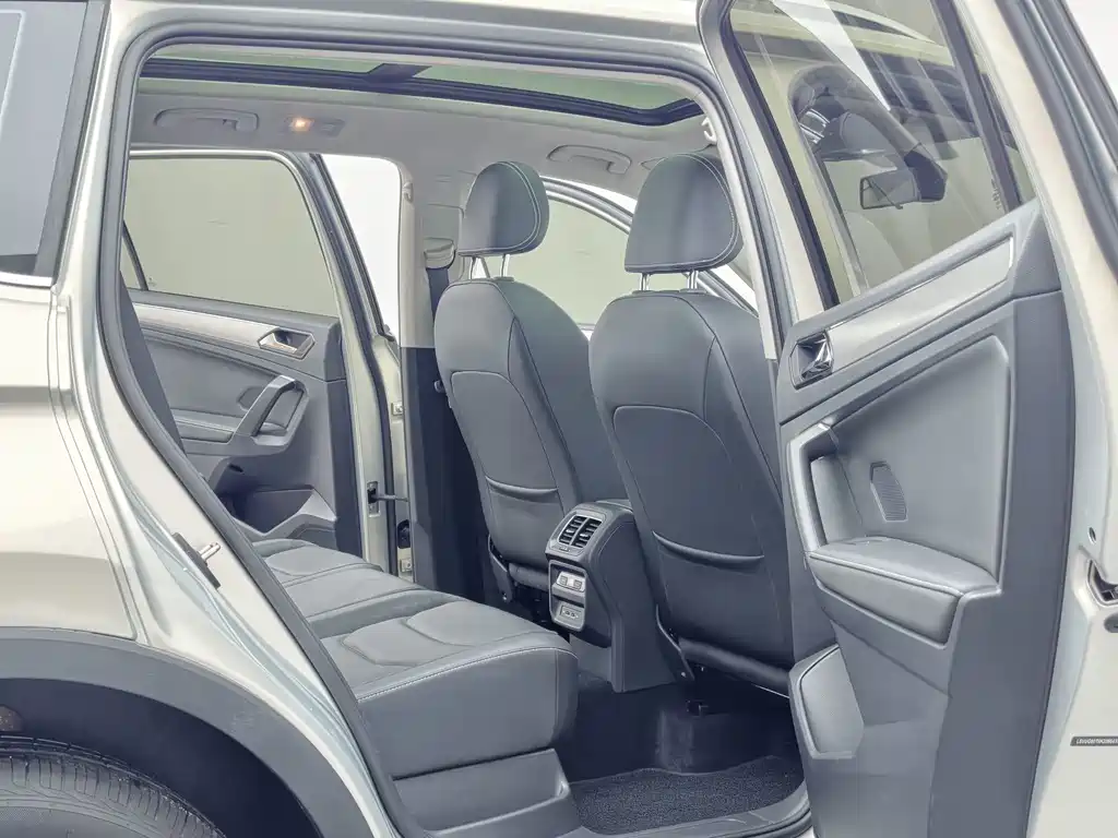 Volkswagen Tiguan L — миниатюра 25