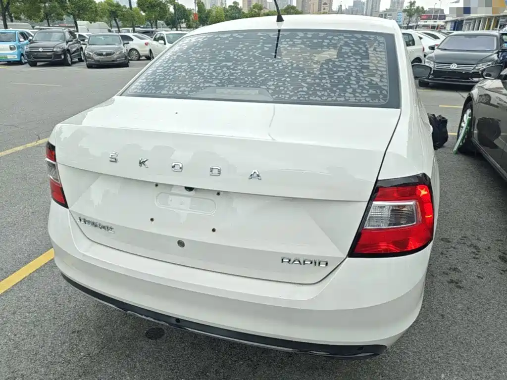 Skoda Rapid — миниатюра 6