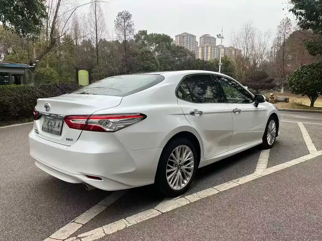 TOYOTA CAMRY