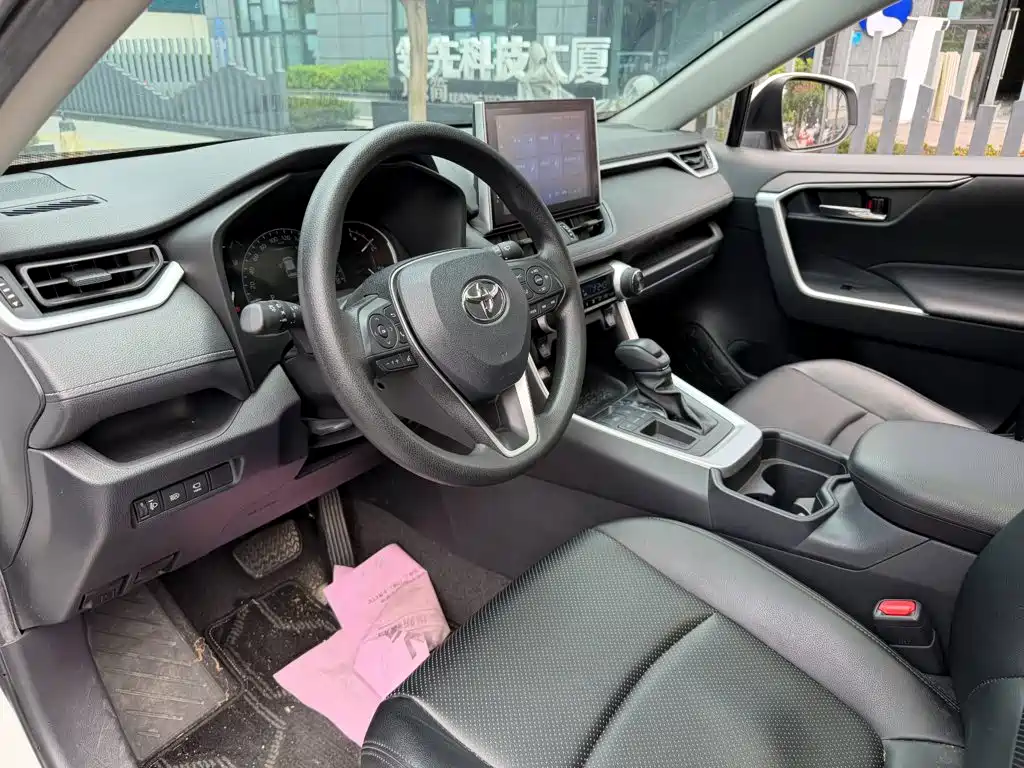 Toyota RAV4 — миниатюра 7