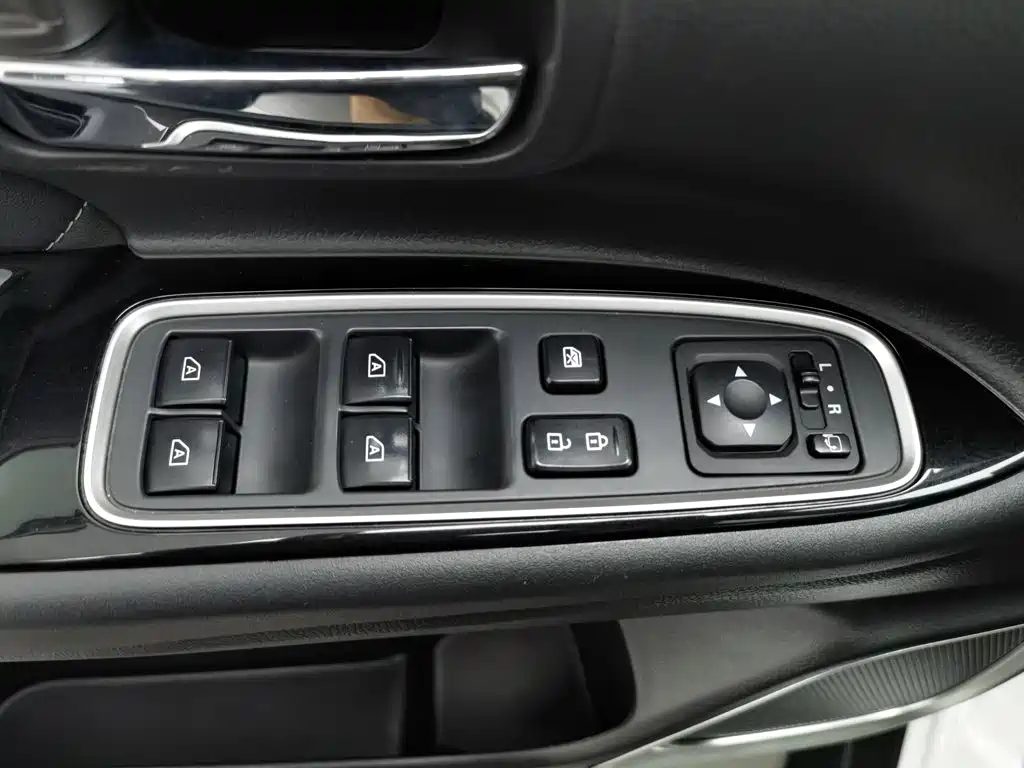 Mitsubishi Outlander — миниатюра 9