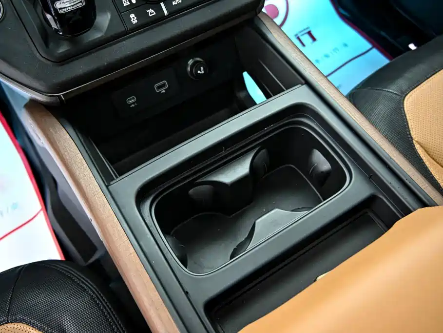 Land Rover Defender — миниатюра 19