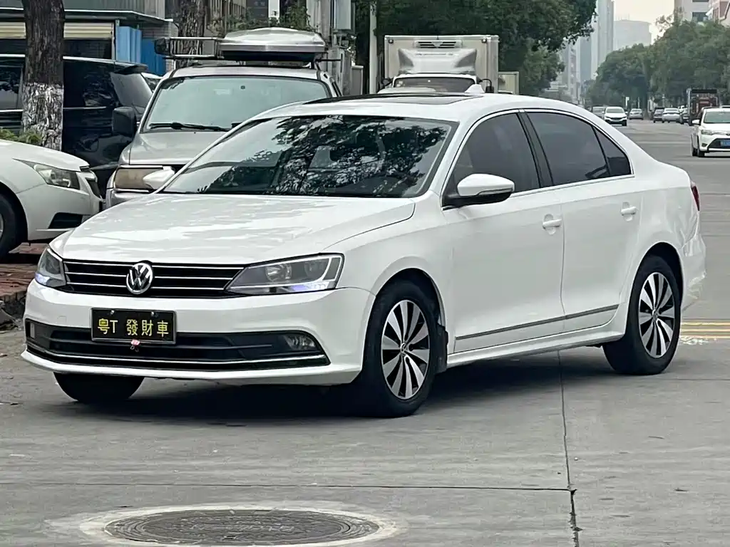Volkswagen Sagitar 2016