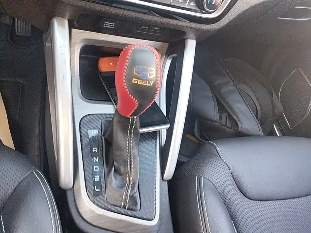 Geely Vision X3 — миниатюра 14