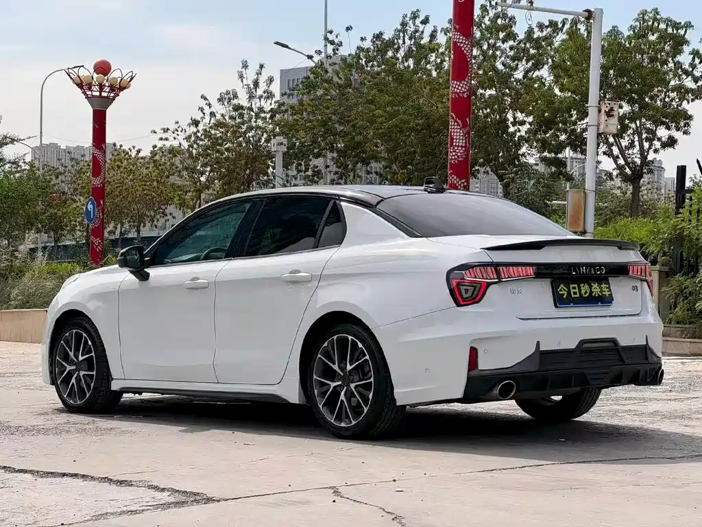Lynk & Co 03 — миниатюра 7