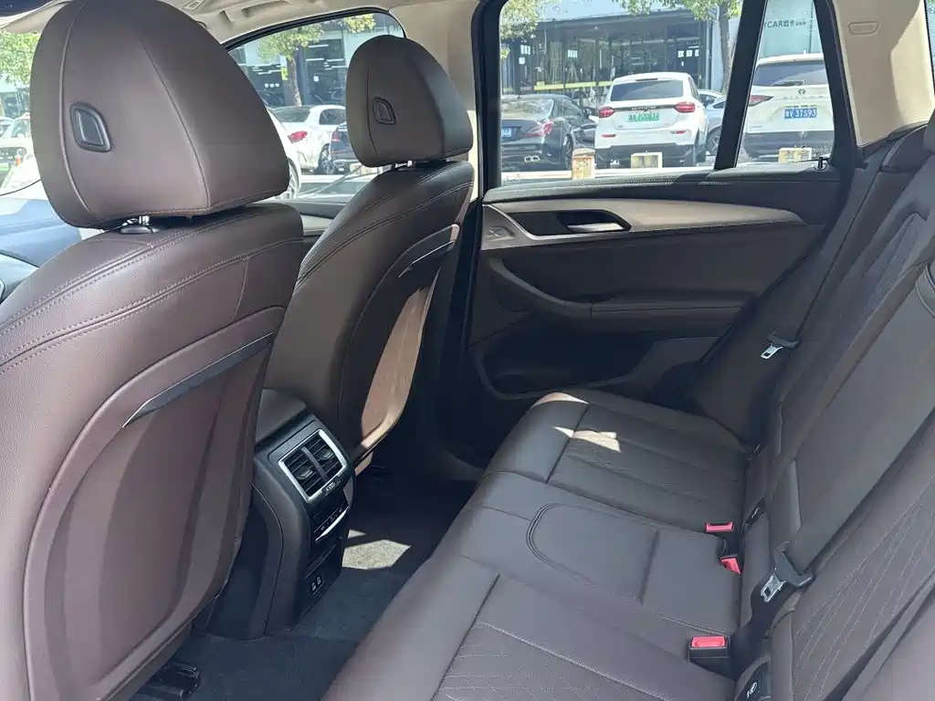 BMW iX3 — миниатюра 5
