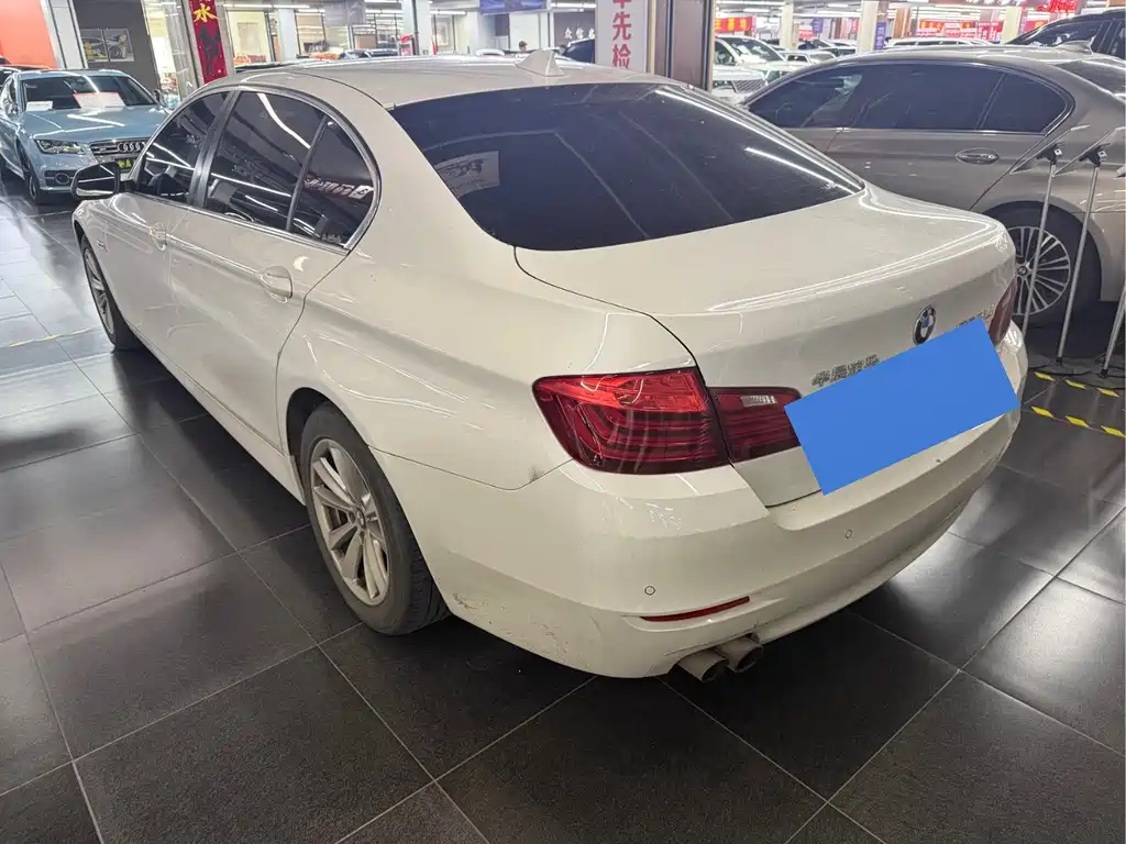BMW 5 Series — миниатюра 11