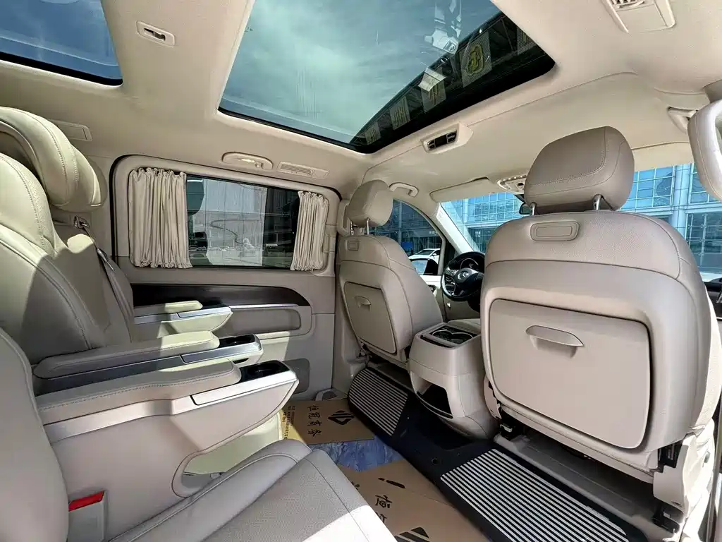 Mercedes-Benz V-Class — миниатюра 11