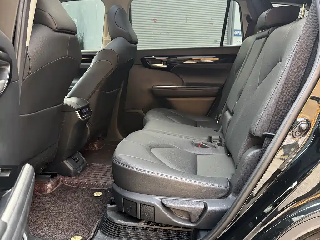 Toyota Highlander — миниатюра 18