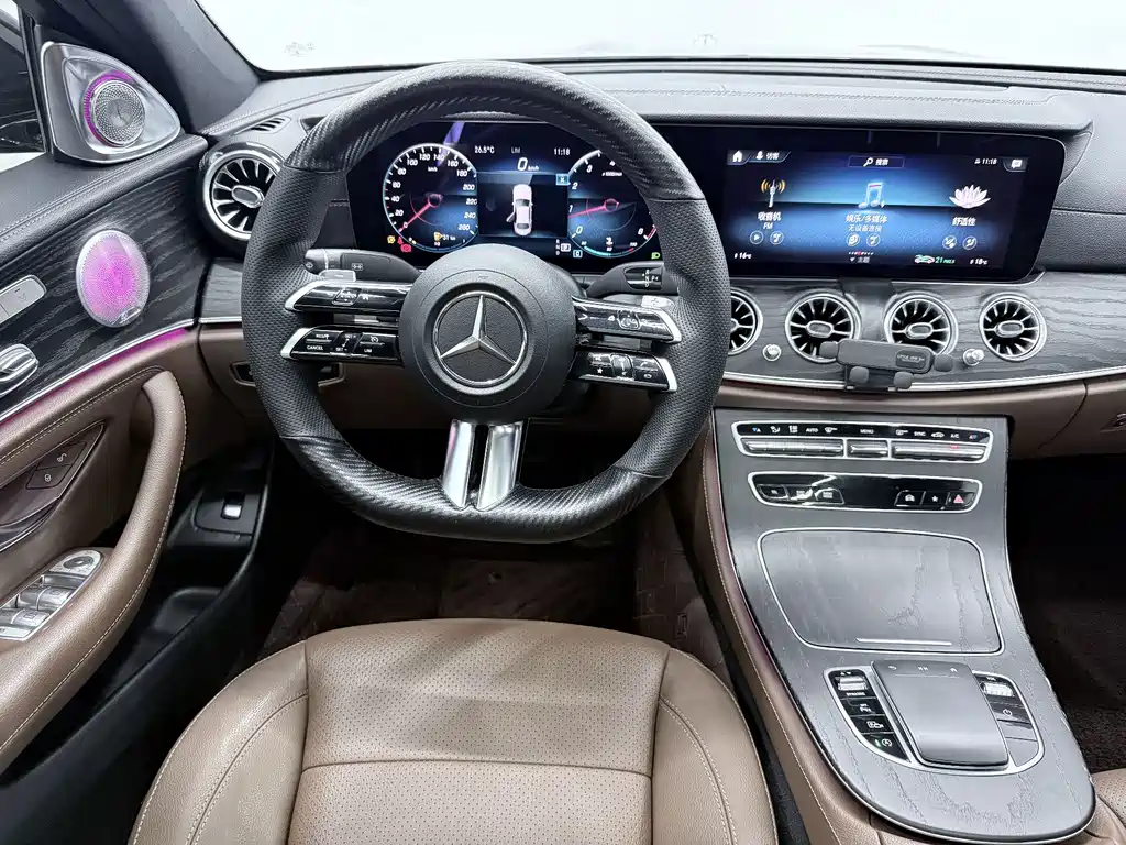 Mercedes-Benz E-Class — миниатюра 6