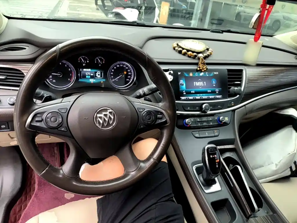 Buick LaCrosse — миниатюра 10