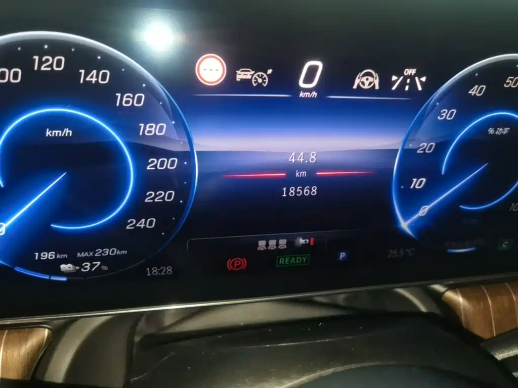 Mercedes-Benz EQE SUV — миниатюра 17