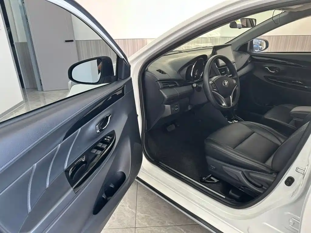Toyota Yaris L — миниатюра 7