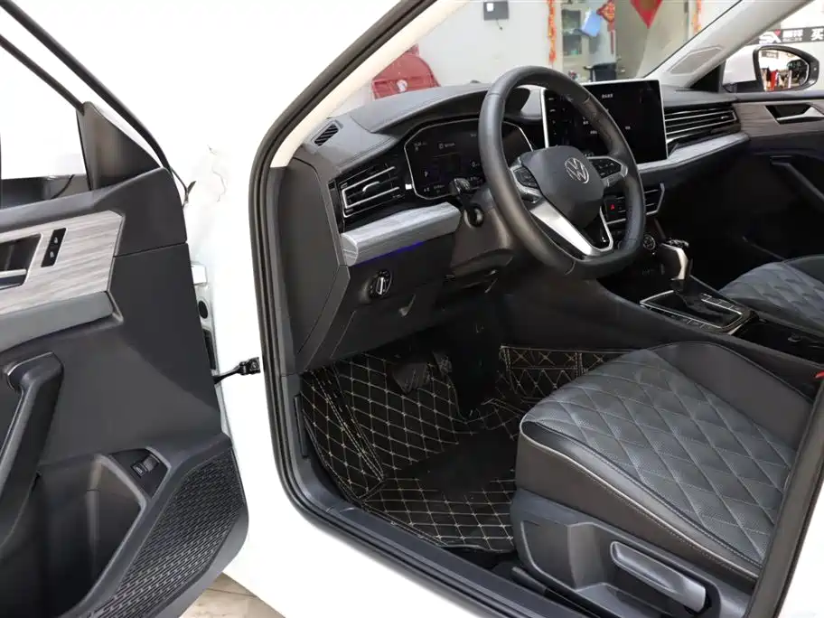 Volkswagen Sagitar 2025 300TSI DSG