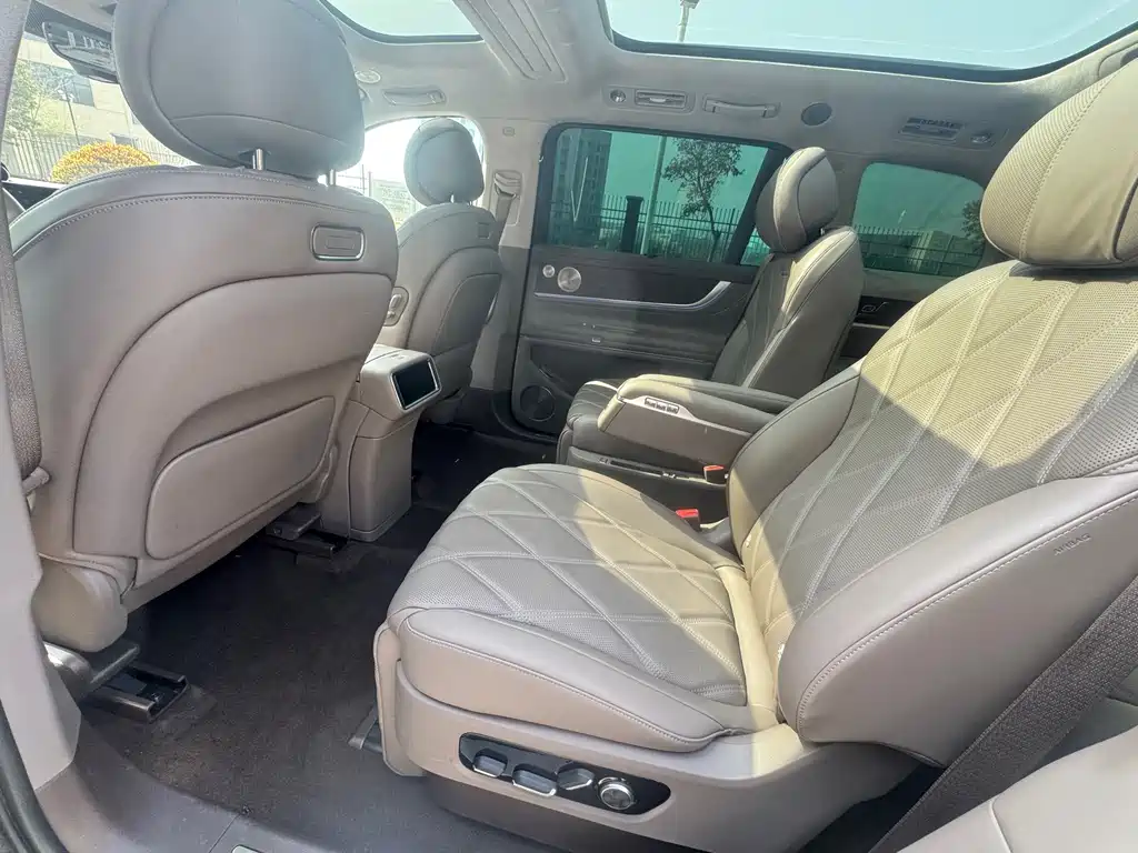 AITO ASK THE WORLD M9