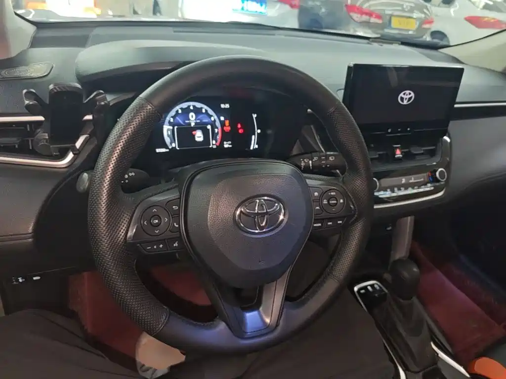 Toyota Corolla Cross — миниатюра 10