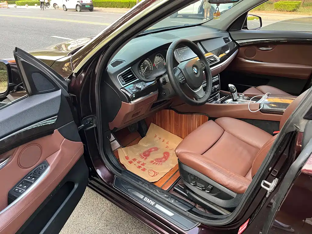 BMW 5 Series GT — миниатюра 6