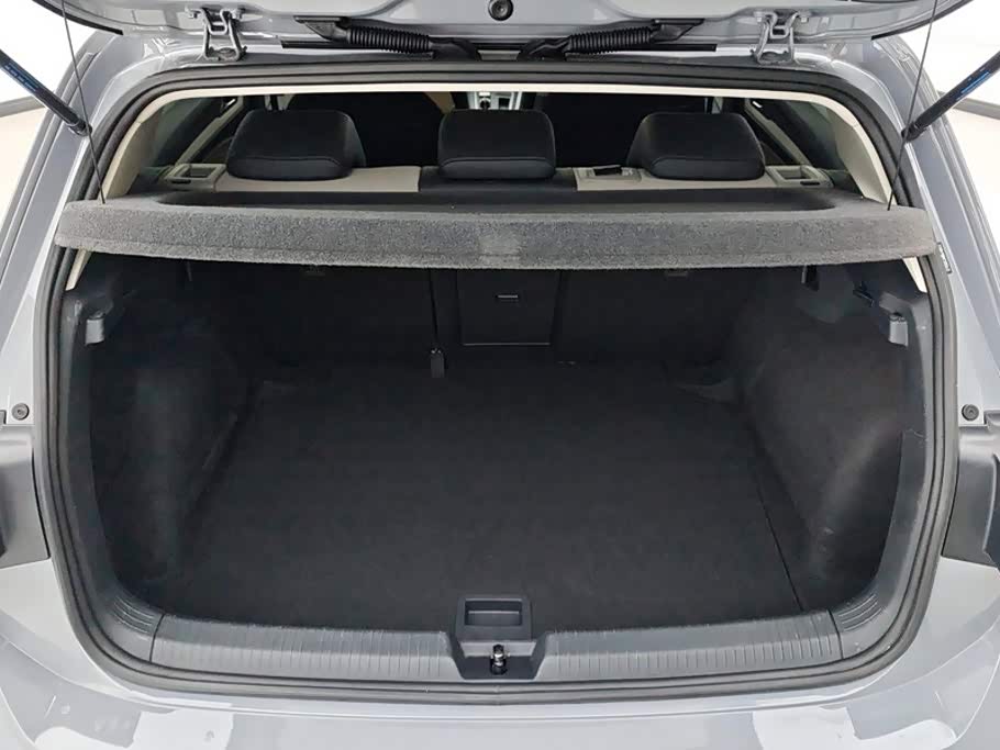 Volkswagen Golf 1.4 л 2021 г. Серебристо-серый, пробег 42500 км