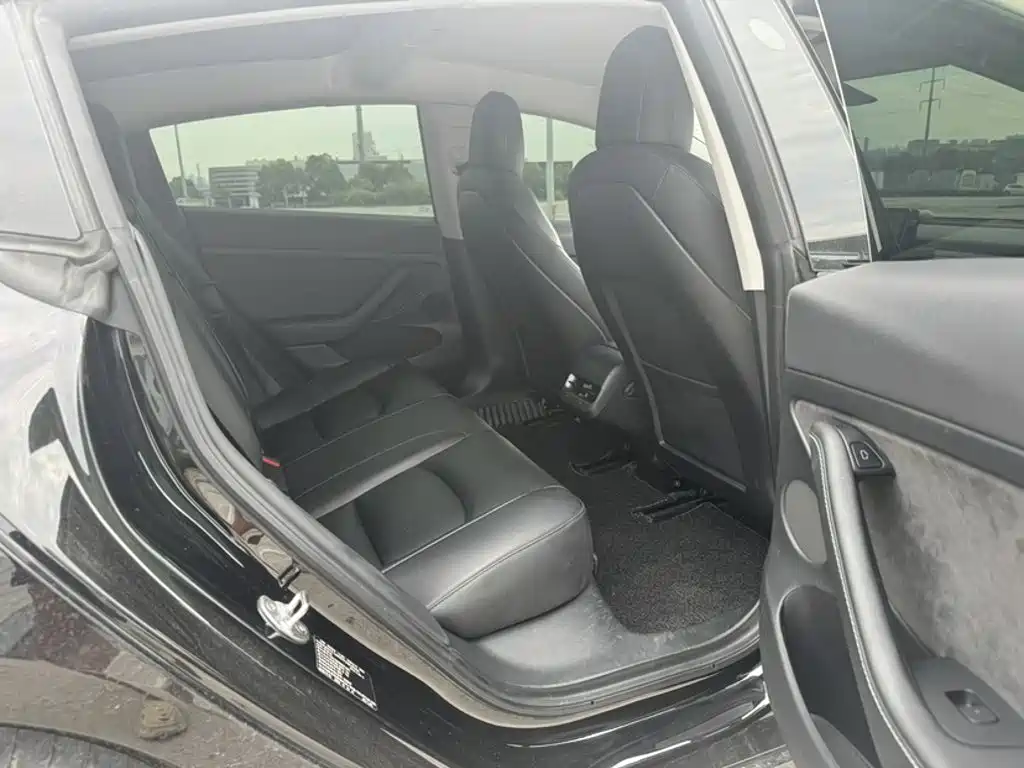 Tesla Model 3 — миниатюра 9