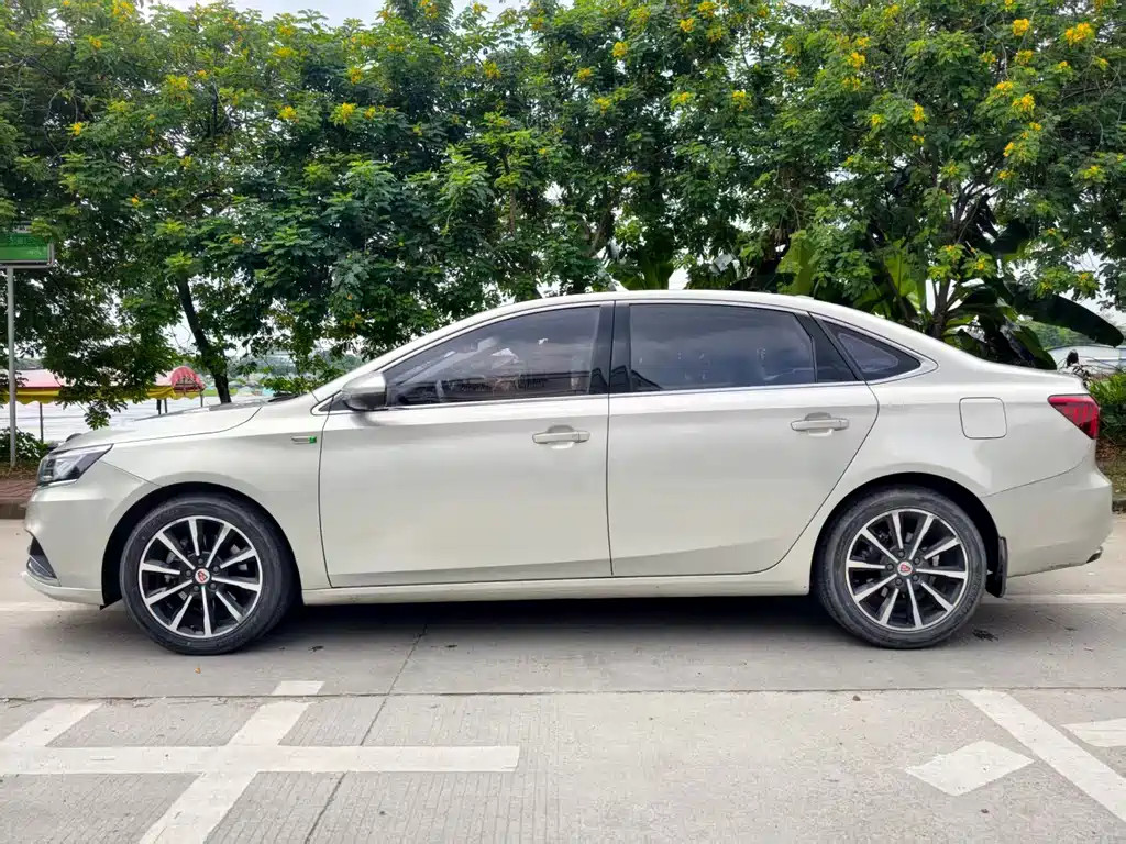 Roewe i6 New Energy - фото 7