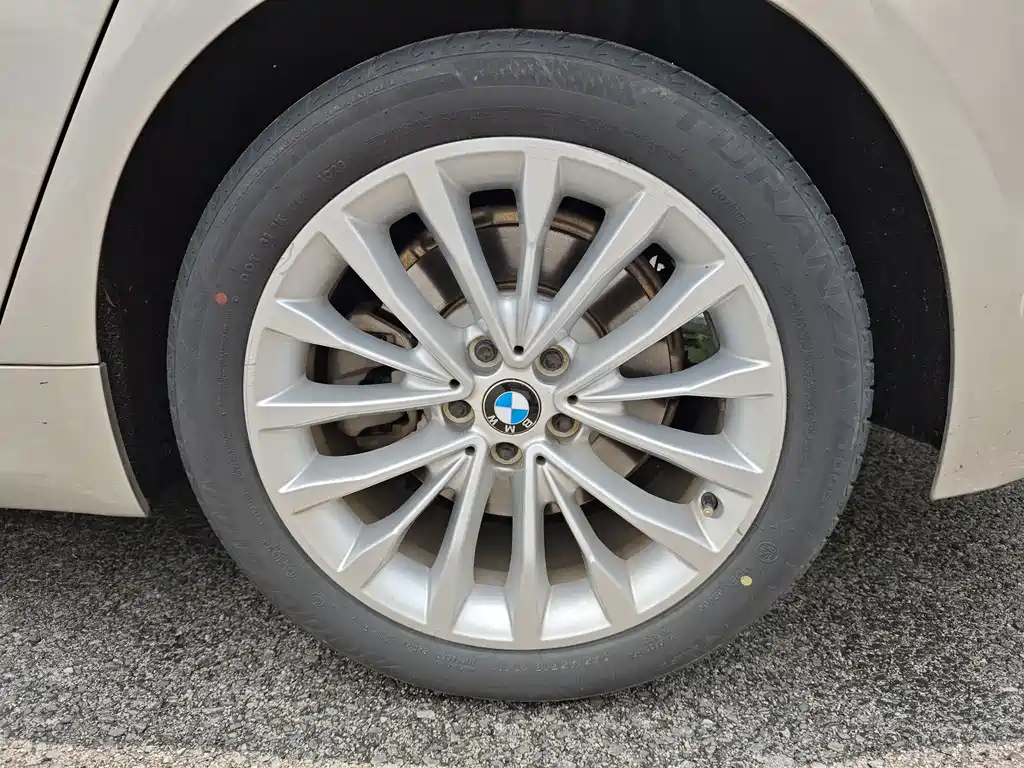 BMW 5 Series — миниатюра 14