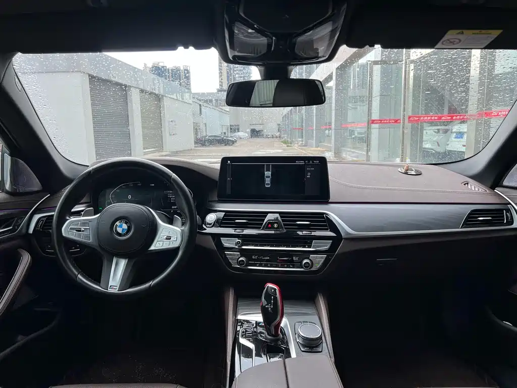 BMW 5 Series — миниатюра 8