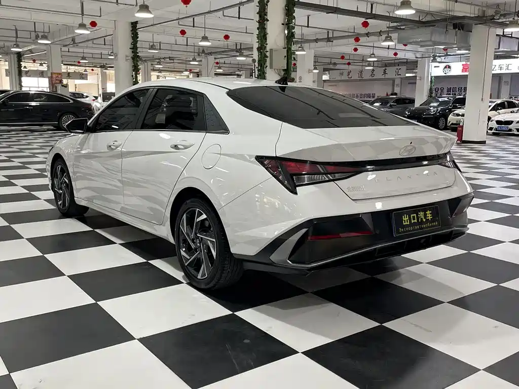 Hyundai Elantra — миниатюра 7