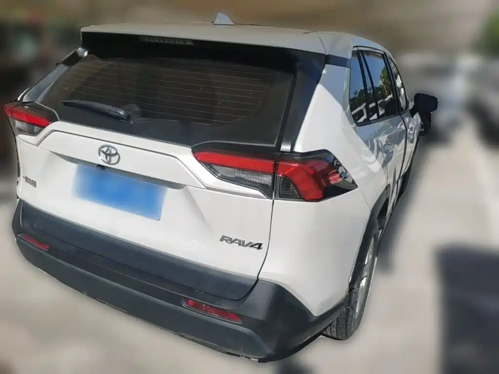 Toyota RAV4 — миниатюра 10
